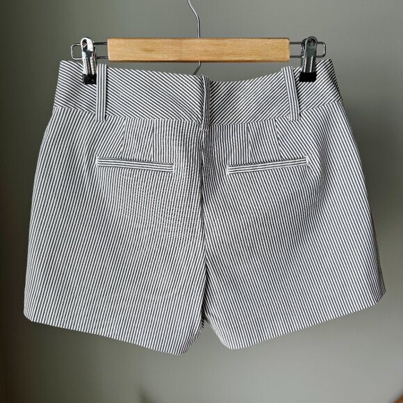 Striped Seersucker Shorts 4P - Picture 4 of 16